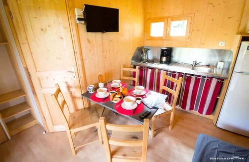 Yport Ski Chalet | Flower Camping La Chênaie * - Chalet Bois Comfort 24m2 2 bedrooms + covered terrace + TV 4 persons