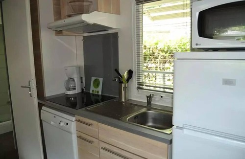 Grignan House | Flower Camping LES TRUFFIERES * - Mobil home Lavande COMFORT 26m2 - 2 bedrooms +TV + Air conditioning + Semi-covered terrace 7m2 4 people