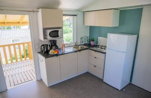 Manosque House | Flower Camping Provence Vallée * - Mobile home Comfort XL 30.5 m2 2 bedrooms + Terrace + Air conditioning + 2 bathrooms + TV 5 persons