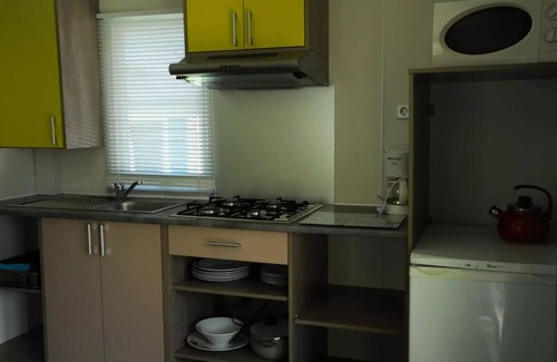 Arras-en-Lavedan House | Flower Camping Pyrénées Natura * - Mobile home Comfort EVASION 24m2 - 2 bedrooms - semi-covered terrace 12m2 + BBQ s/s 4 people