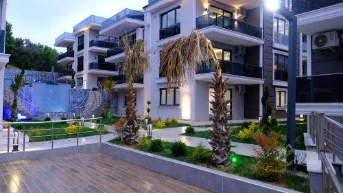 Cinarcik Apartment | Flower City Suits