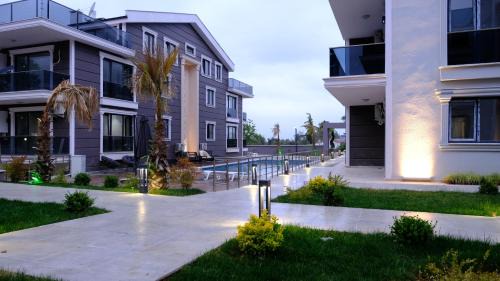 Cinarcik Apartment | Flower City Suits