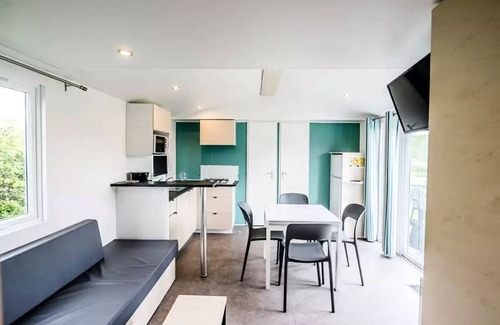 Pressignac House | Flower Lake Camping * - Mobil home Family Comfort 40m2 - 4 bedrooms + covered terrace + TV 8 persons