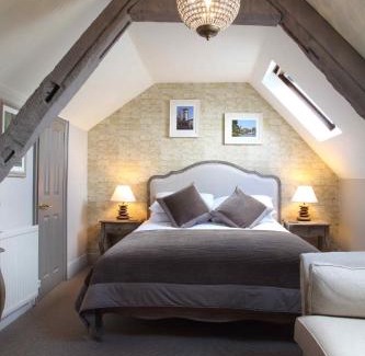 Sunbury on Thames House | Flower Pot Hotel
