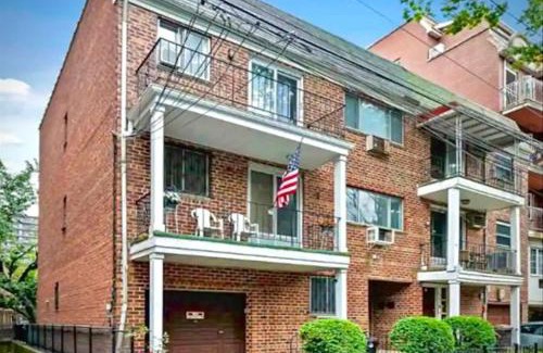 Murray Hill House | Flushing City Escape