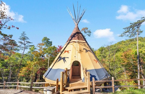 Sevierville Cabin | Flyin' Horse - all inclusive resort amenities!