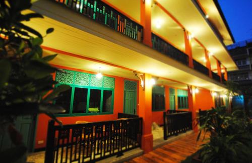Bang Lamphu Lang Bed & Breakfast | Focal Local Bed & Breakfast