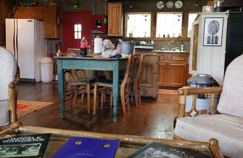 Opelousas House | ★ Folk Art Barn, Lrg Pvt 2 BR ★ Safe Getaway ★