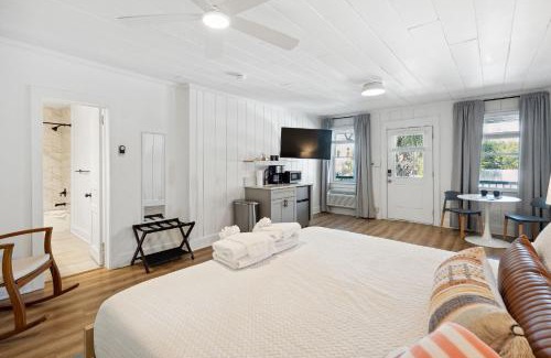 Folly Beach Hotel | Folliday Inn - The Barrelback - Room 26
