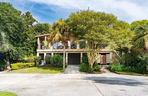 Folly Beach House | Folly Vacation 620 Three Bedroom Home, one block to the beach and pet friendly