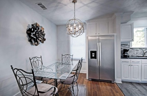 Fondren House | Fondren "Upper Level Style, Comfort and Luxury