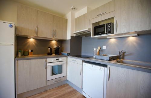 Font-Romeu-Odeillo-Via Apartment | Font Romeu Plein Centre- T2 Premium- 6 pers-Netflix- Fibre-5 mn Télécabine & Tyrolienne