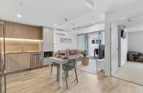 Buddina House | Footsteps to Surf, Shop & Dine on the Sunshine Coast