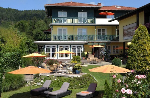 Poertschach am Woerthersee Apartment | For SEEVERLIEBTE - apartment with 2 bedrooms, 2 - 4 people, private beach