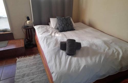 Windhoek West Apartment | For the Single Traveller close to town