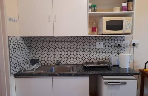Windhoek West Apartment | For the Single Traveller close to town