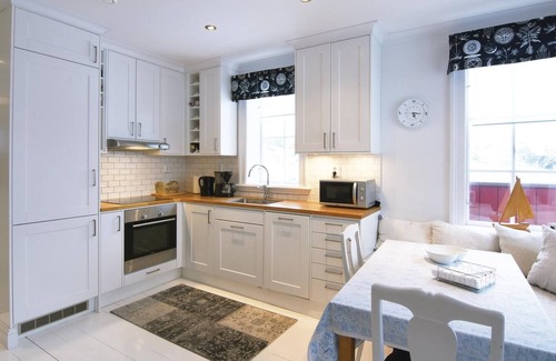 Halleviksstrand House | For those who love the sea, the sun and the wind, this domicile has a perfect location.