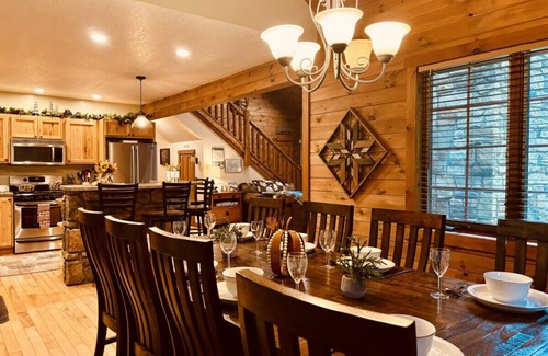 Confluence Apartment | Forest Creek Lodge · Stunning Secluded Stream Front Lodge w/Hot Tub