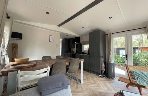 Bosgebied Hoenderloo Ski Chalet | Forest Finest, luxury chalet with HOT TUB beautiful canopy and beautiful garden