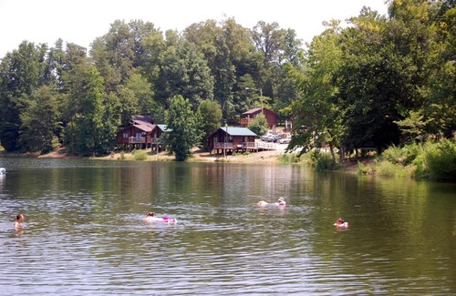 Advance Resort | Forest Lake Camping Resort Lakefront Cabin 8