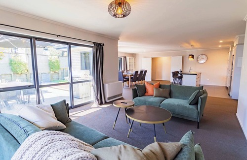 Lynmore House | Forest Lake Luxury | Spa Pool, Ride to the Forest