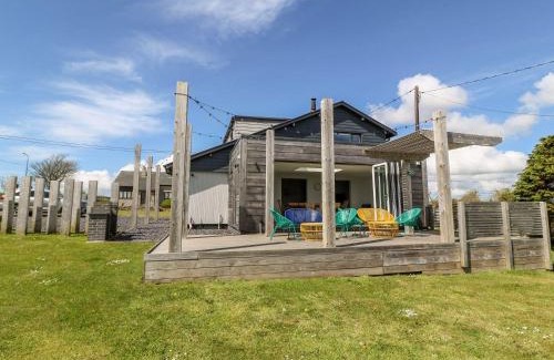 Dwyran House | Forest Lodge