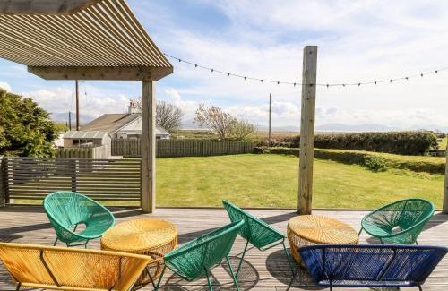 Dwyran House | Forest Lodge