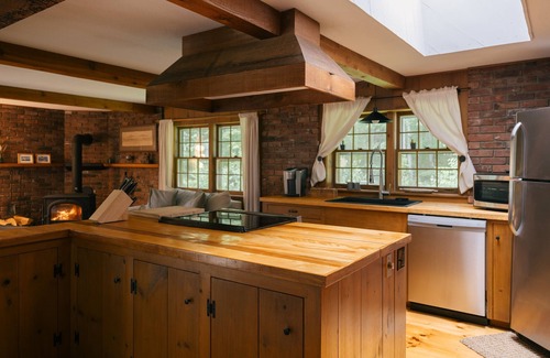 East Haven Rutland County House | Forest Mountain Escape: Beautiful Mountaintop Escape In Mendon, Vt. 20 Min To Killington/14 To Pico. 4 Bedroom Home