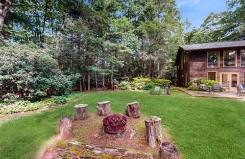 Spruce Pine House | Forest Oasis