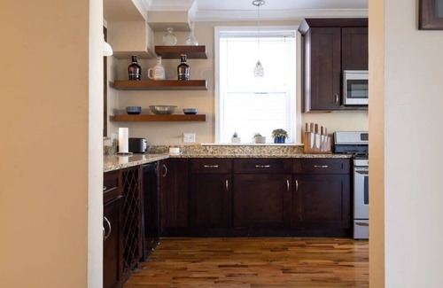 St. Louis House | Forest Park 4BR/3BA | 1st Fl Master/ABODEbucks