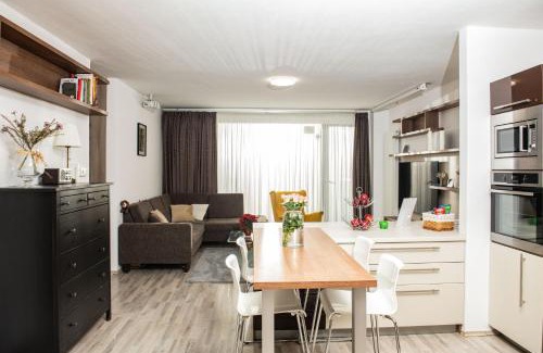Karlova Ves Apartment | Forest Park Garden Apartment