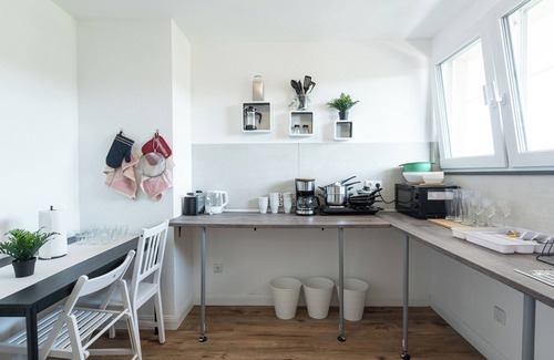 Neudorf-Nord Apartment | - Forest Retreat Deluxe-2 Bedroom Apartment with TV & Netflix - King Size Beds -