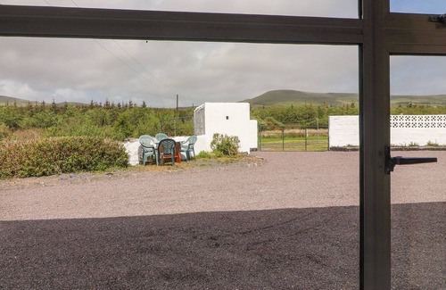 Ballinskelligs House | FOREST VIEW, pet friendly in Ballinskelligs, County Kerry