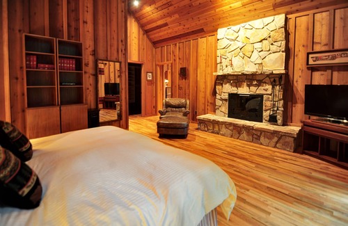 Rhododendron Cabin | Forrest Lodge, private, hot tub, firepit, charming and unique!