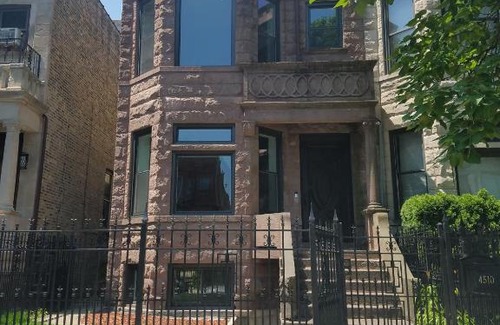 Grand Boulevard Apartment | Forrestville Ave Large Suite