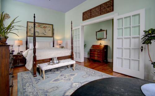 Historic Downtown Savannah Bed & Breakfast | Forsyth Park Inn