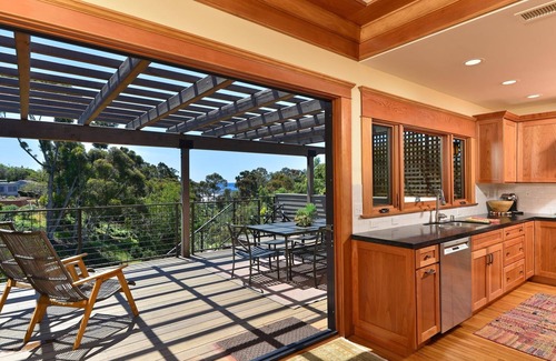 Mission Hills House | FORT 1 Craftsman on the Woods - Quiet, Restful Hideaway Centrally Located