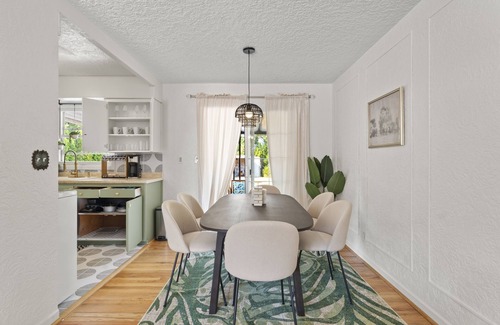 Vancouver House | Fort Adobe 10 mins to Airport Large fenced Yard