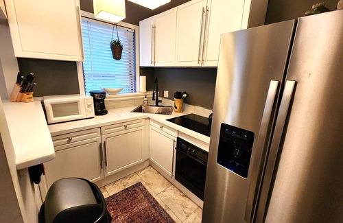 Highland Park Apartment | Fort Hill Inn, Boston *Sunny* 2 bed Duplex, Spacious! ! Minutes to Center!