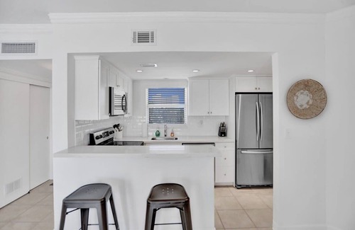 Central Beach Apartment | Fort Lauderdale Yacht & Beach Club 412