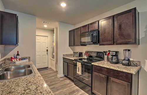 Fort Worth House | Fort Worth Retreat with Private Quarter Acre!