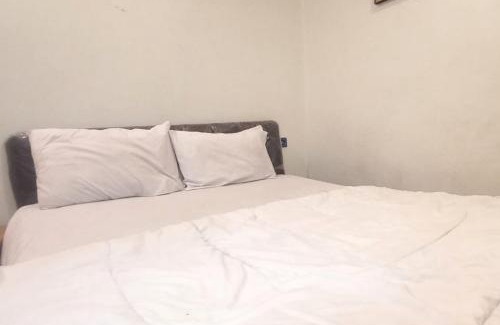 Paiton Hotel | Fortuna Hotel RedPartner Near Exit Tol Paiton