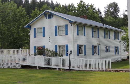 Sweet Home Hotel | Foster Lake Inn