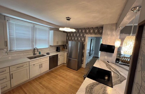 Albert Lea House | Fountain Blue - Lakeside
