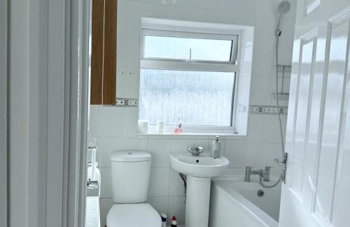 Heath House | Fountain House-Sleeps 5-Central Dagenham-Parking