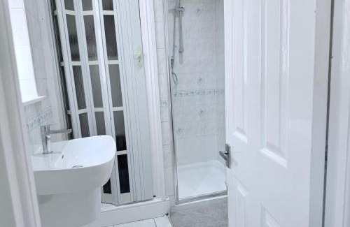 Heath House | Fountain House-Sleeps 5-Central Dagenham-Parking
