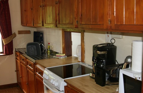 Glassillaun Cottage | Four Bedroom Cottage. Spectacular Ocean & Island Views. Close To Beach & Pubs.