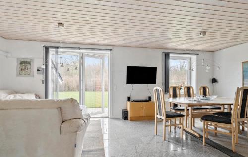 Skovmose House | Four-Bedroom Holiday Home In Sydals