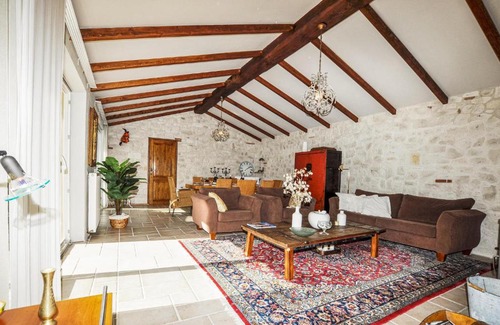 Malegoude House | Four-Bedroom Holiday Home in Malegoude