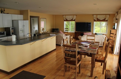 Watkins Glen House | Four Bedroom Home Right on Seneca Lake